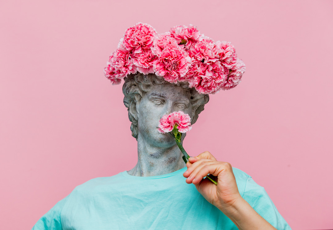 Antique bust of male with carnations bouquet in a hat Page d'accueil - transmission trésors du vivant